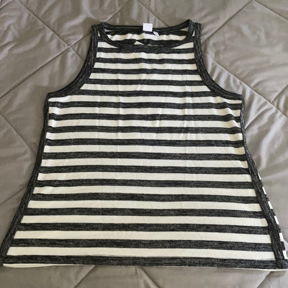 *NWT* Gap Tank Top